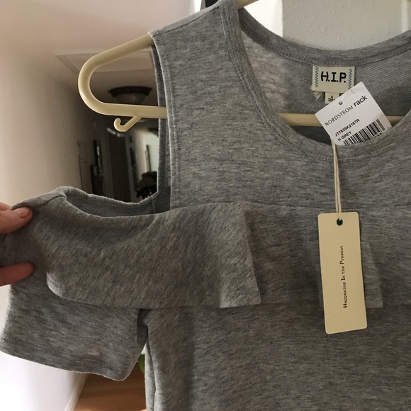 HIP....cold shoulder ruffled‎ top - Picture 2 of 4